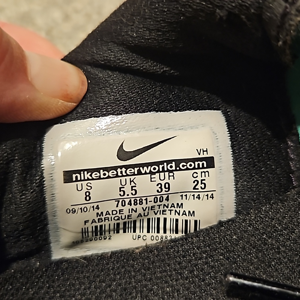 Size 8 Nike running tennis shoes (OBO) - Picture 3 of 4
